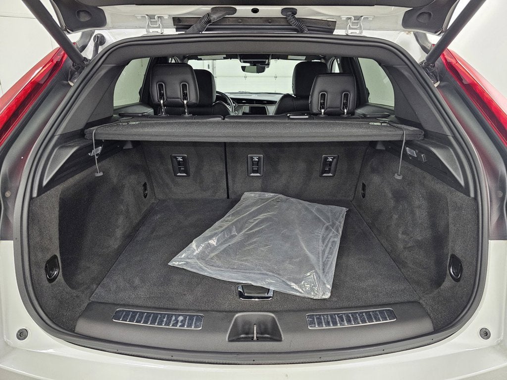 2023 Cadillac XT4 AWD Premium Luxury